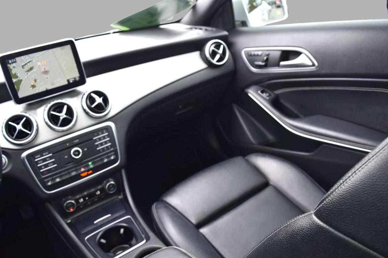 2016 Mercedes-Benz GLA 250 4Matic AMG style Navi Panoramic Sunroof Photo