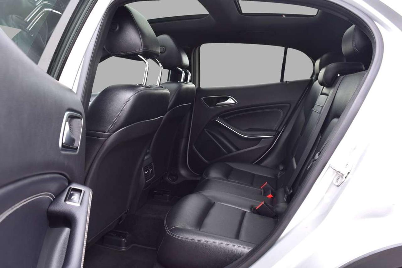 2016 Mercedes-Benz GLA 250 4Matic AMG style Navi Panoramic Sunroof Photo