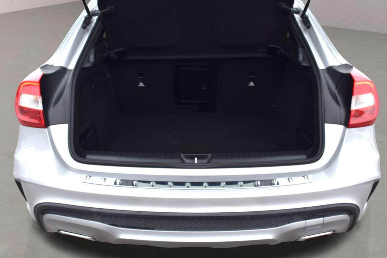 2016 Mercedes-Benz GLA 250 4Matic AMG style Navi Panoramic Sunroof Photo