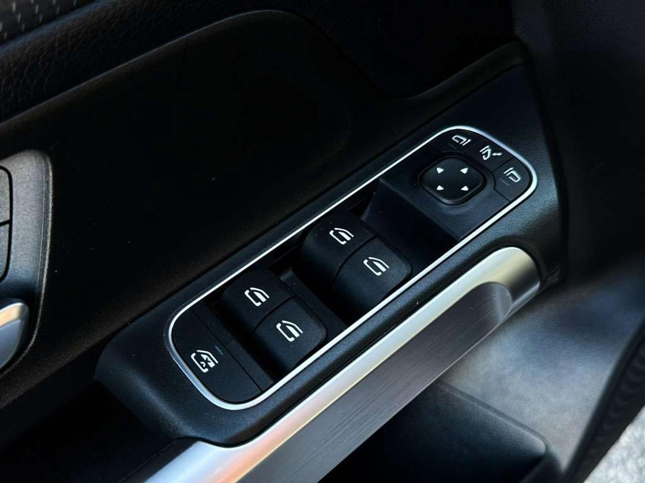 2021 Mercedes-Benz GLB 250 4MATIC   Sunroof   Apple Carplay   Alloys Photo