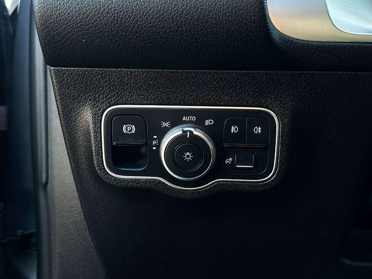 2021 Mercedes-Benz GLB 250 4MATIC   Sunroof   Apple Carplay   Alloys Photo
