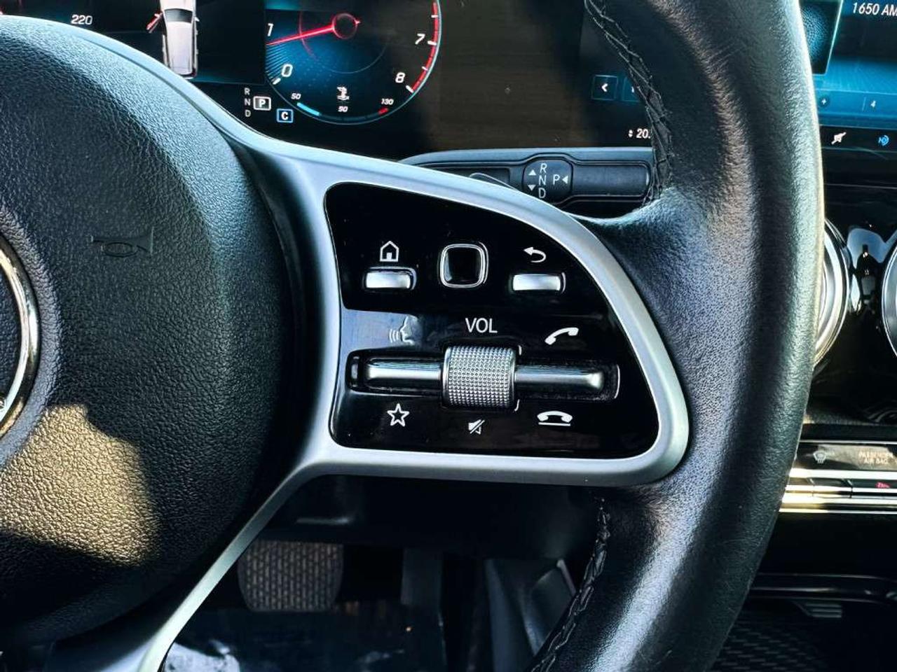2021 Mercedes-Benz GLB 250 4MATIC   Sunroof   Apple Carplay   Alloys Photo