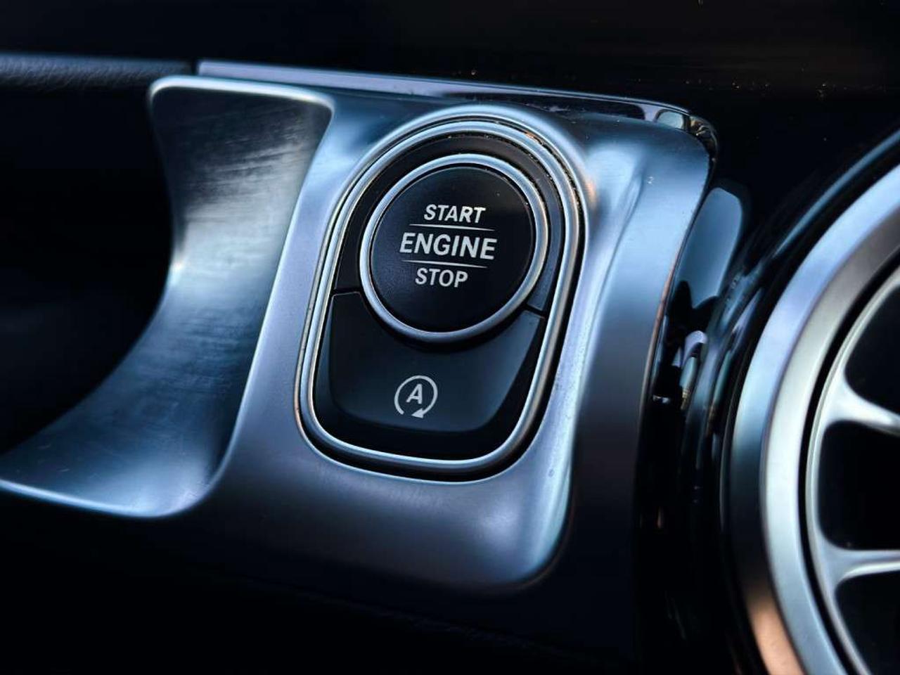 2021 Mercedes-Benz GLB 250 4MATIC   Sunroof   Apple Carplay   Alloys Photo