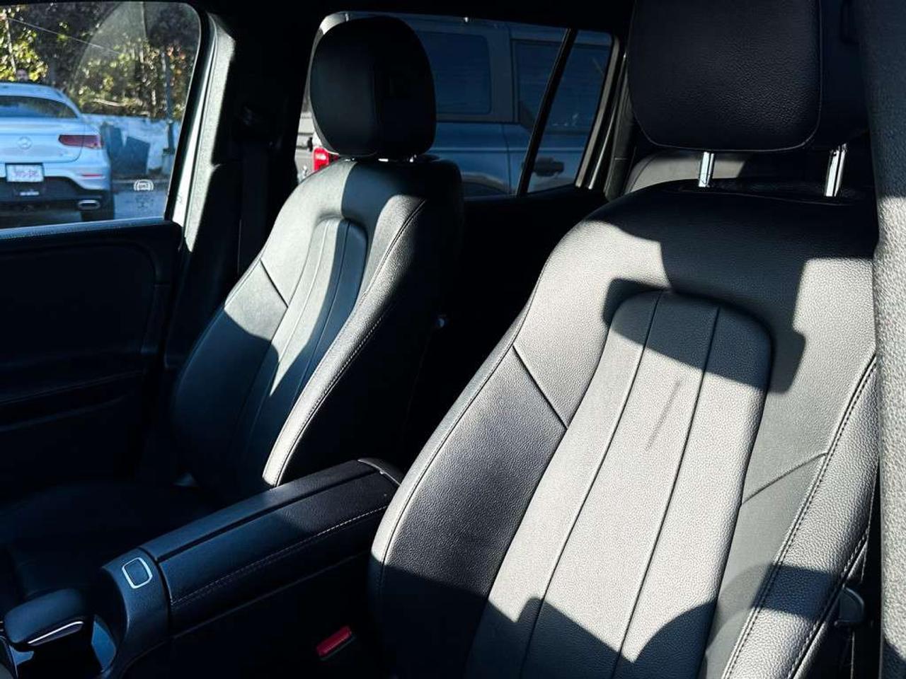 2021 Mercedes-Benz GLB 250 4MATIC   Sunroof   Apple Carplay   Alloys Photo