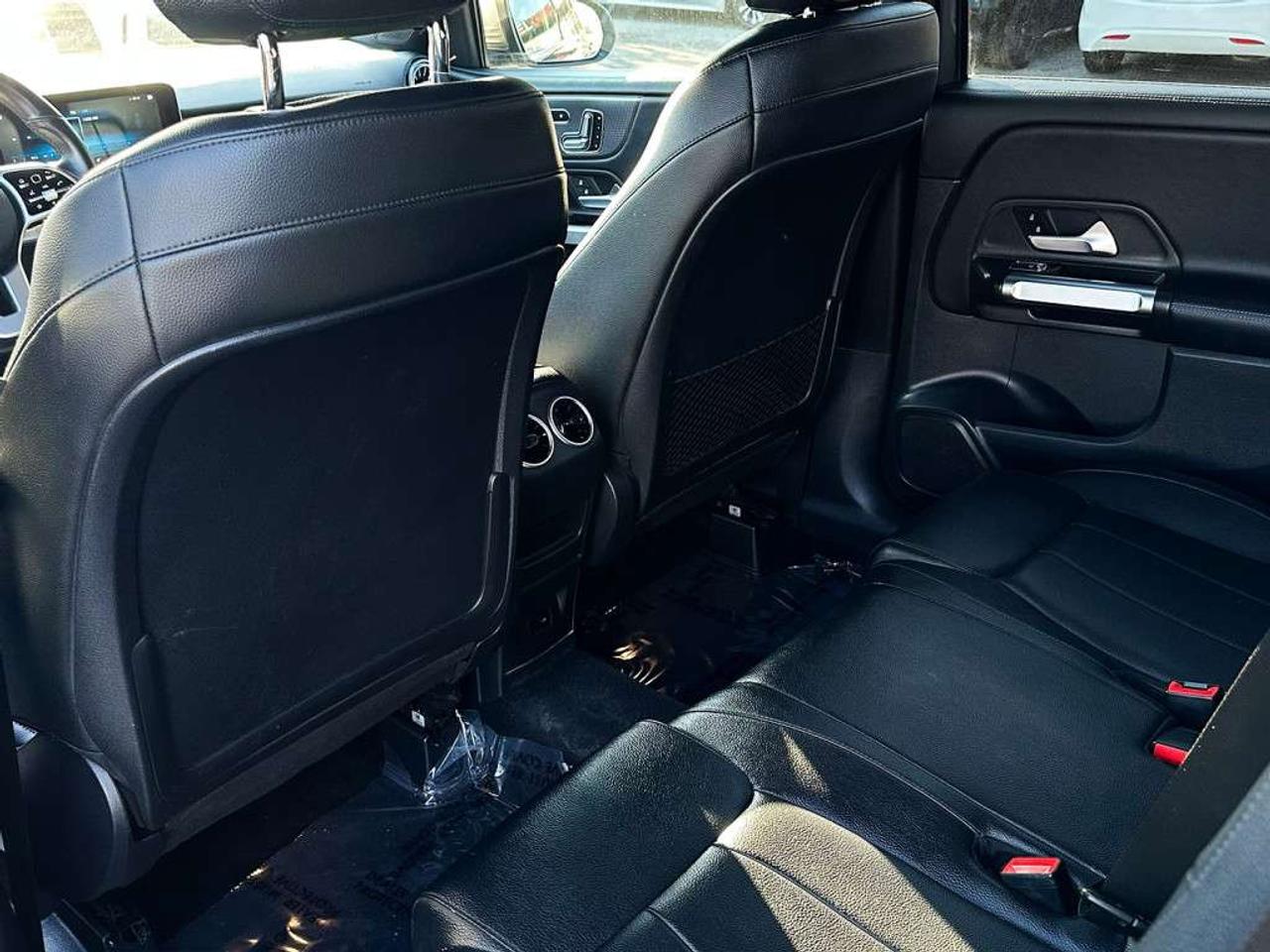 2021 Mercedes-Benz GLB 250 4MATIC   Sunroof   Apple Carplay   Alloys Photo