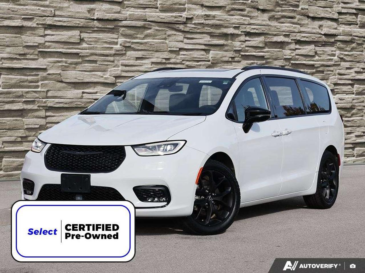 2025 Chrysler Pacifica Pano Roof   Leather Photo0