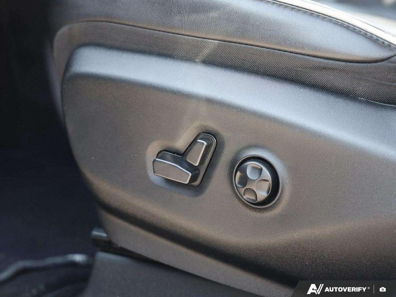 2025 Chrysler Pacifica Pano Roof   Leather Photo