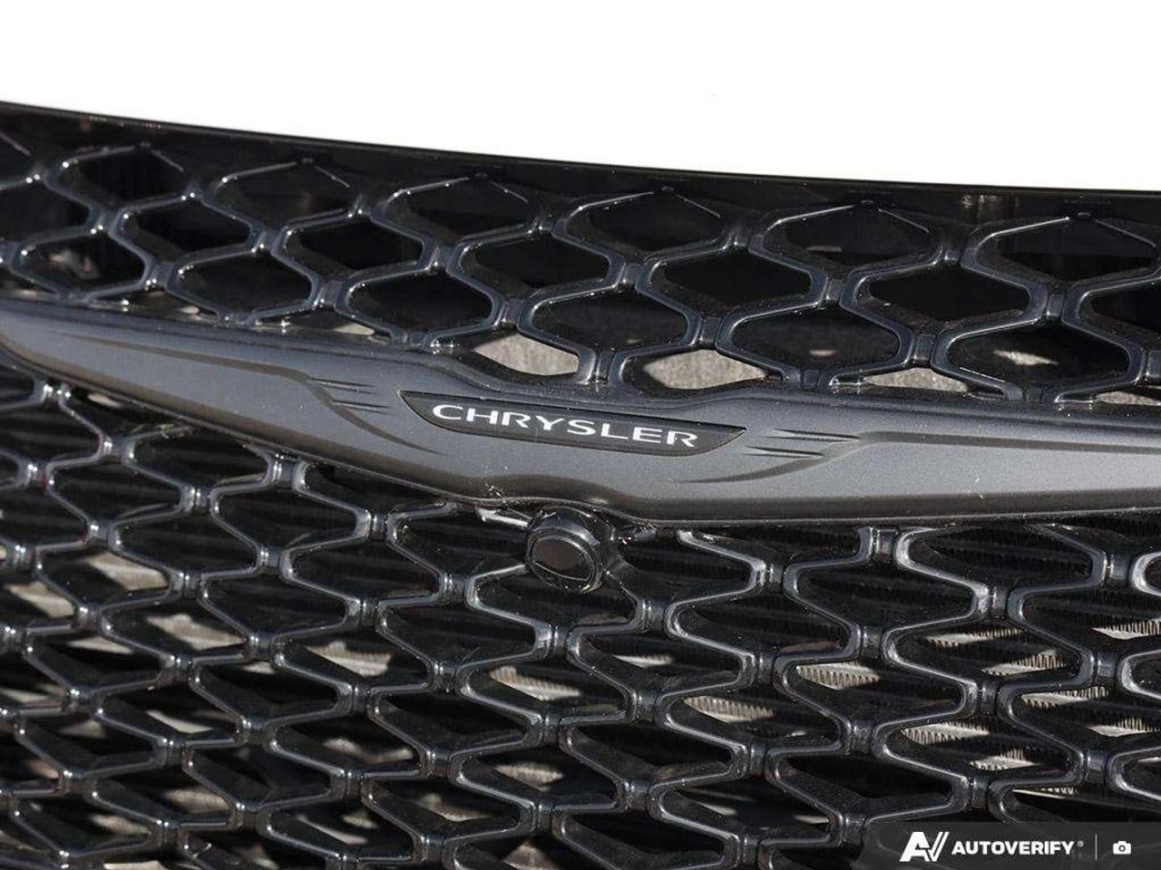 2025 Chrysler Pacifica Pano Roof   Leather Photo