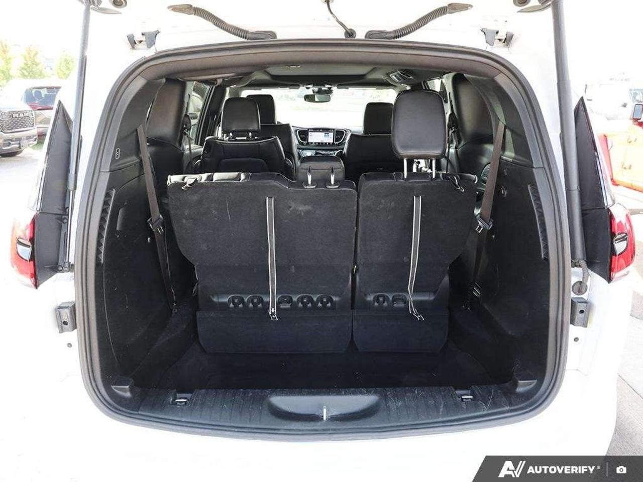 2025 Chrysler Pacifica Pano Roof   Leather Photo
