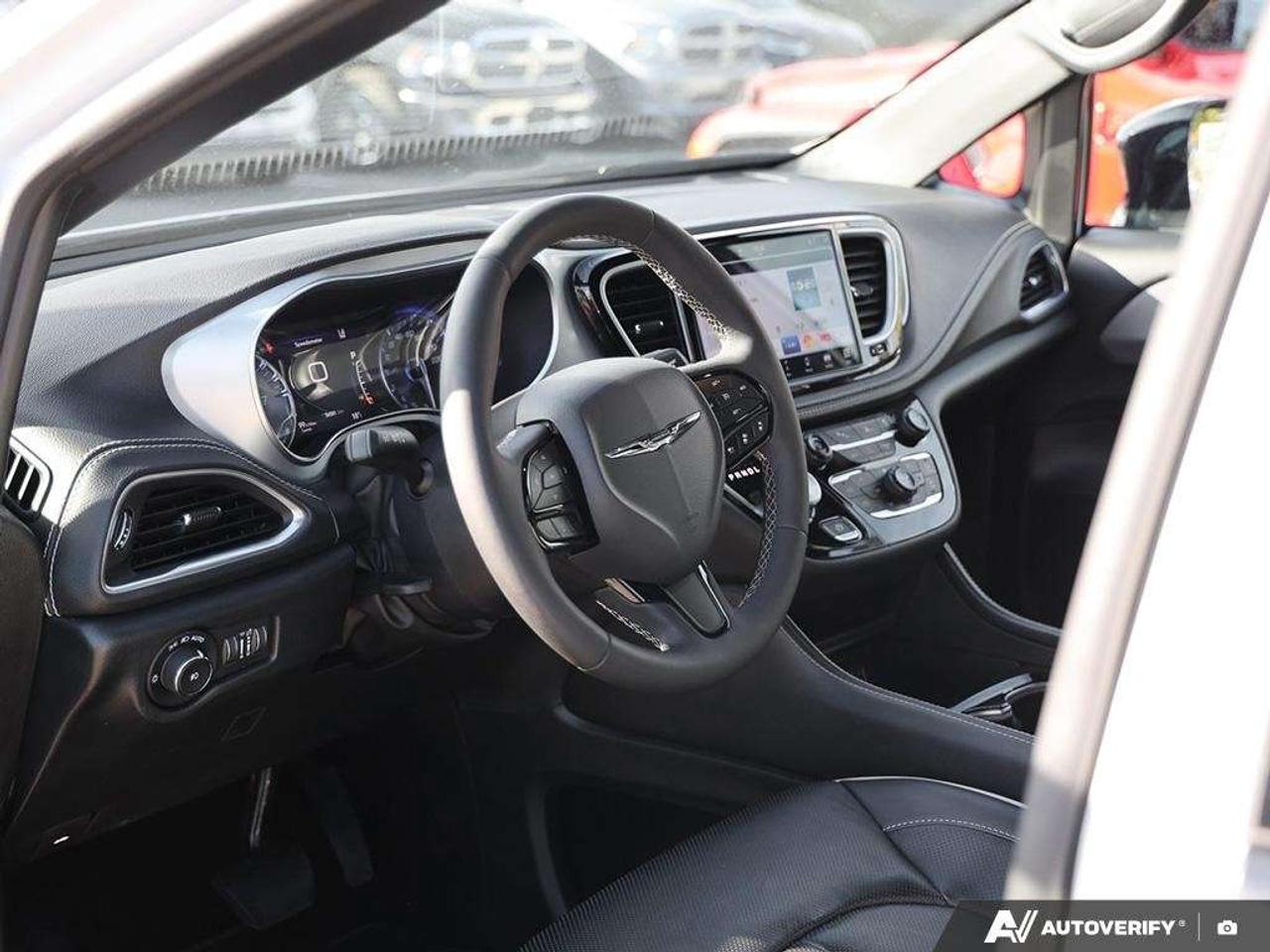 2025 Chrysler Pacifica Pano Roof   Leather Photo