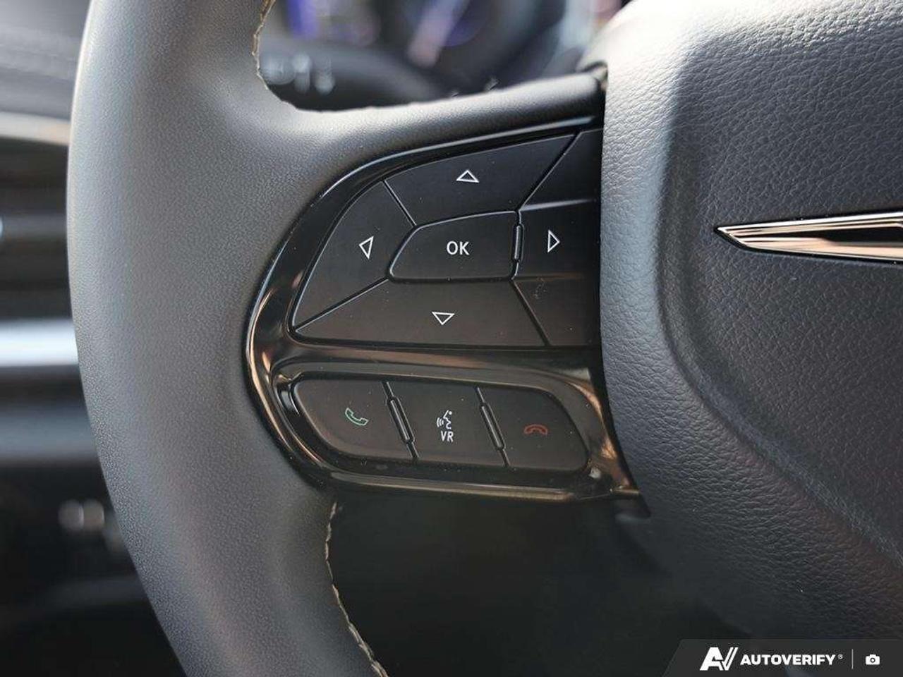 2025 Chrysler Pacifica Pano Roof   Leather Photo