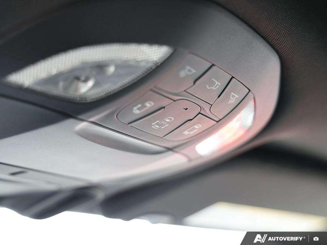 2025 Chrysler Pacifica Pano Roof   Leather Photo