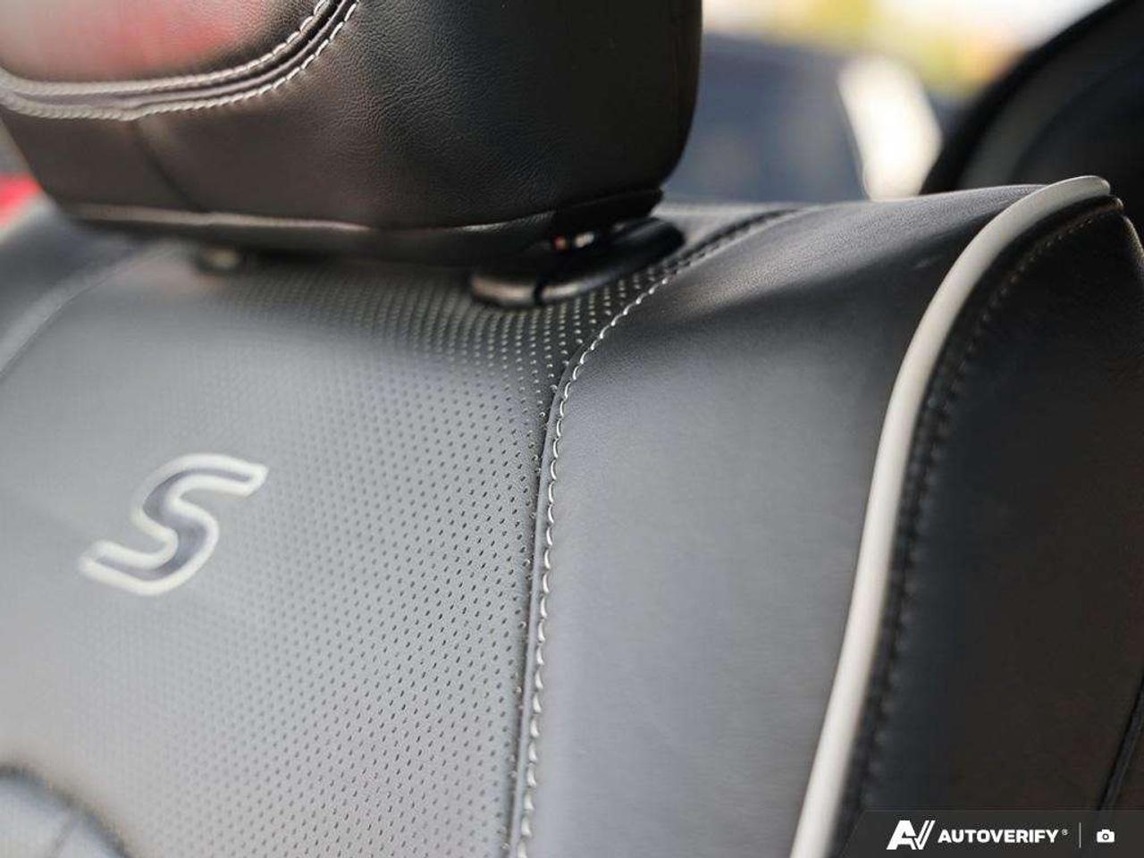 2025 Chrysler Pacifica Pano Roof   Leather Photo