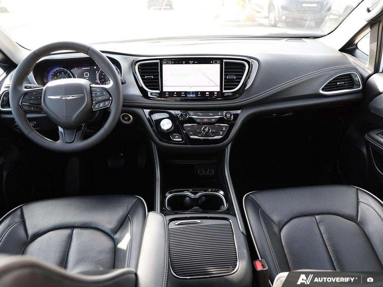 2025 Chrysler Pacifica Pano Roof   Leather Photo