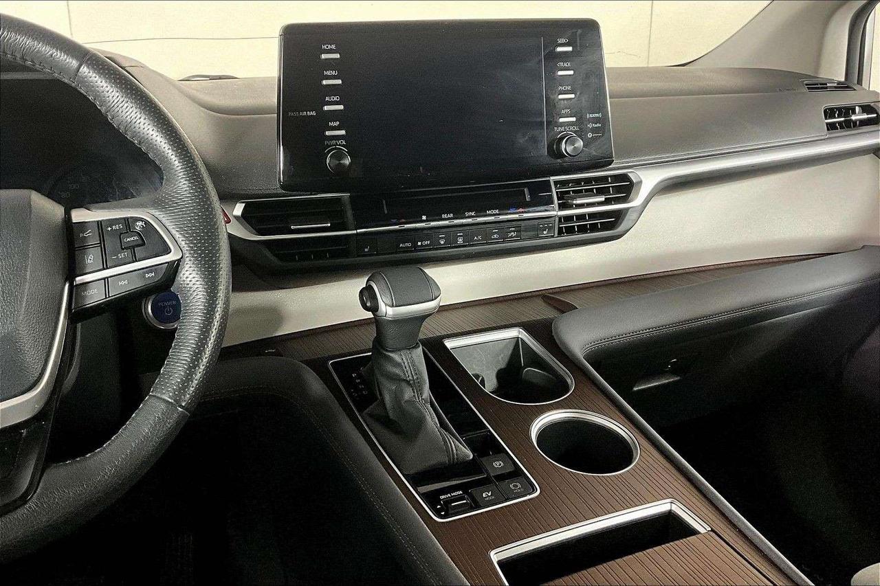 2024 Toyota Sienna XLE 8-Passenger FWD Photo