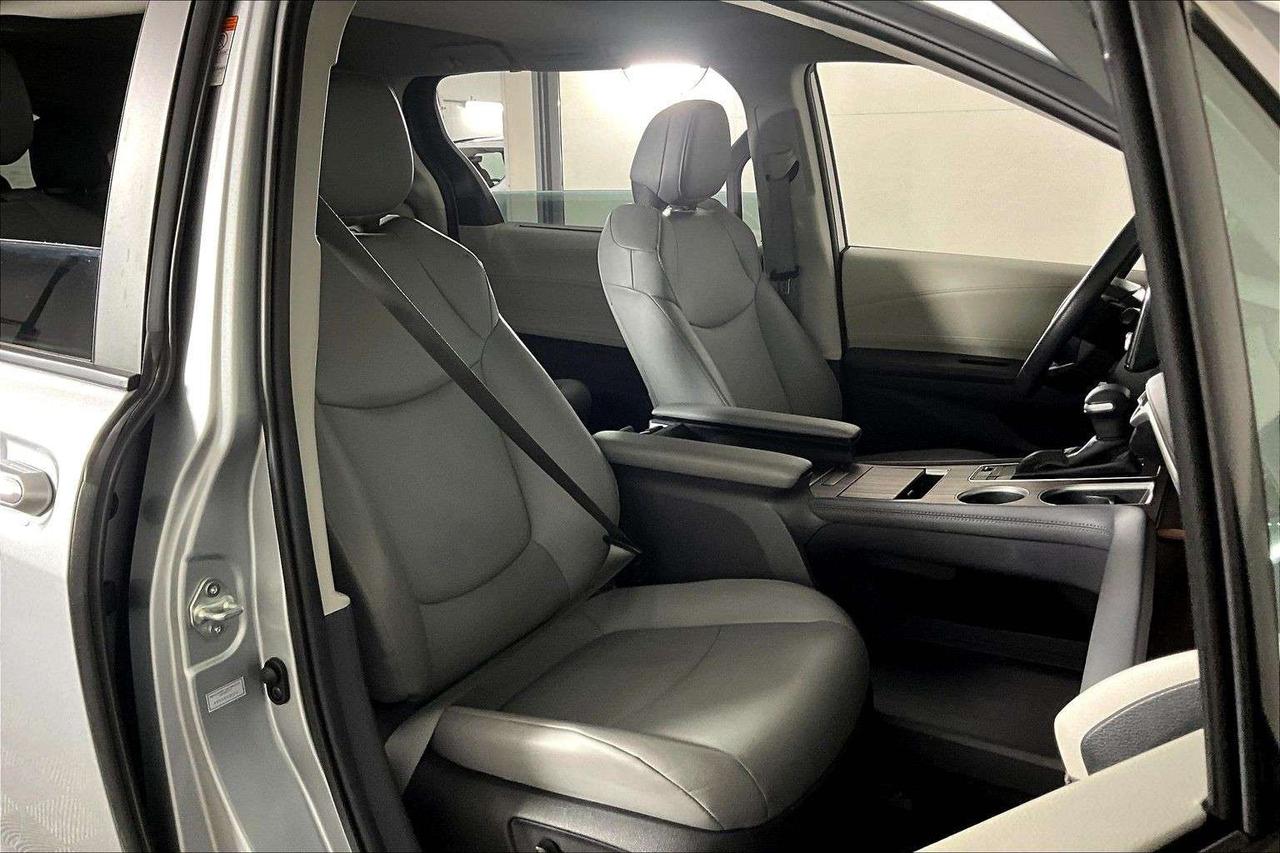 2024 Toyota Sienna XLE 8-Passenger FWD Photo