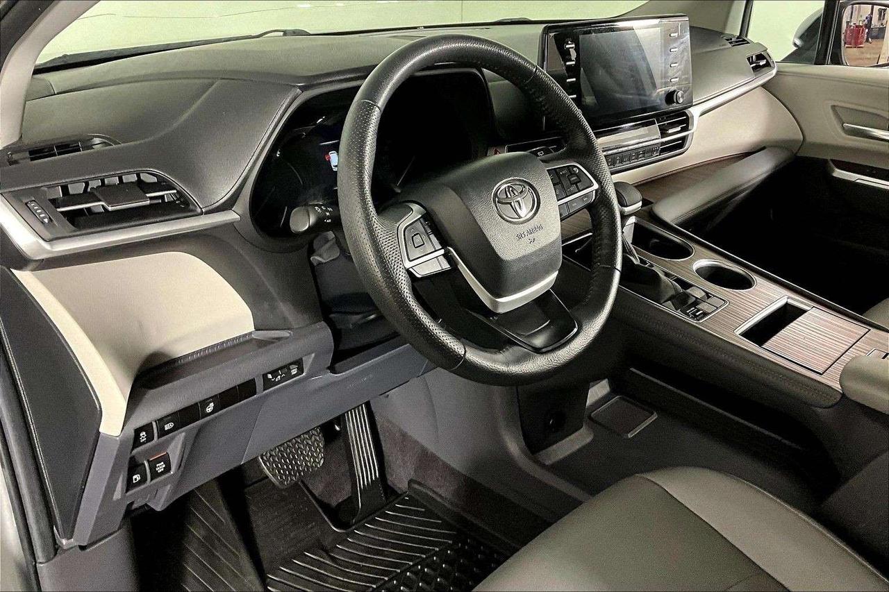 2024 Toyota Sienna XLE 8-Passenger FWD Photo