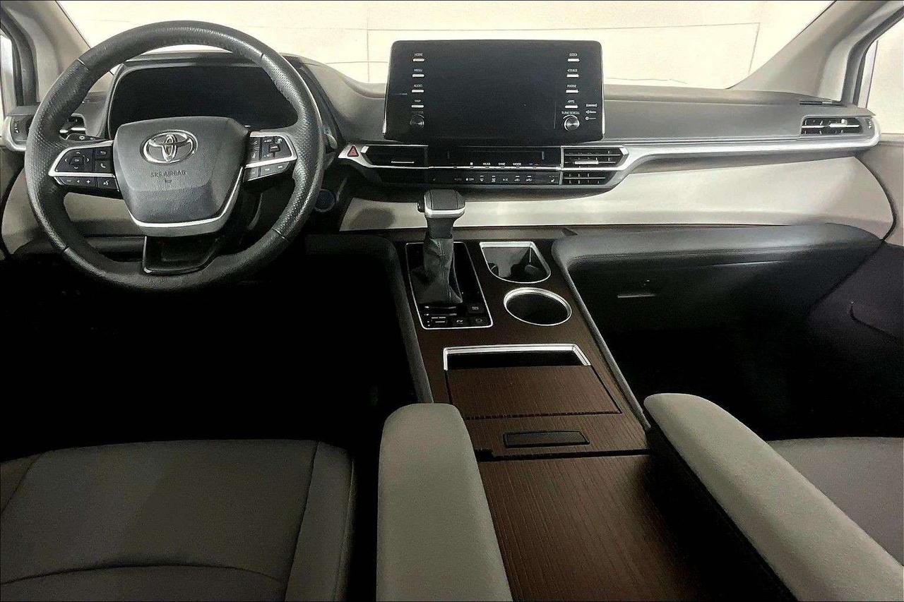 2024 Toyota Sienna XLE 8-Passenger FWD Photo