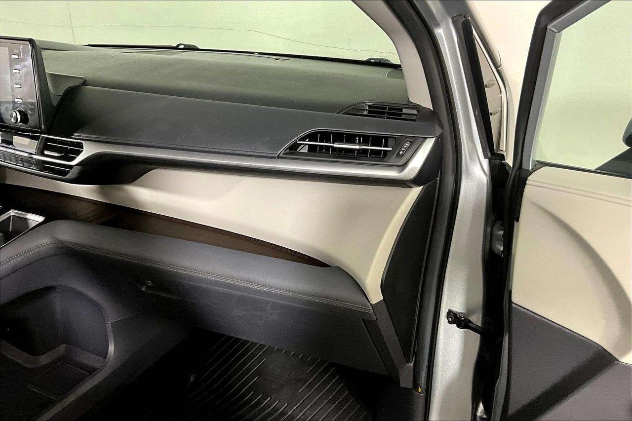 2024 Toyota Sienna XLE 8-Passenger FWD Photo