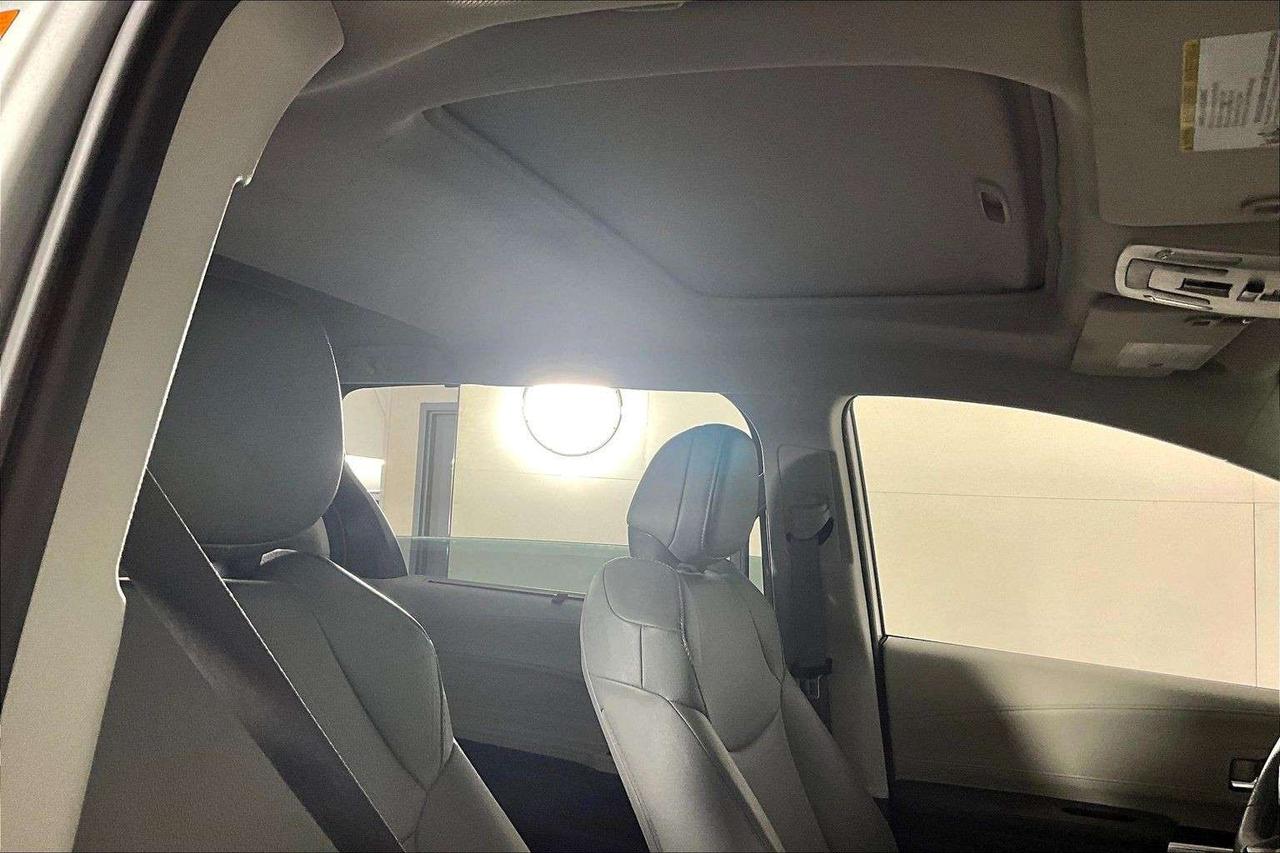2024 Toyota Sienna XLE 8-Passenger FWD Photo