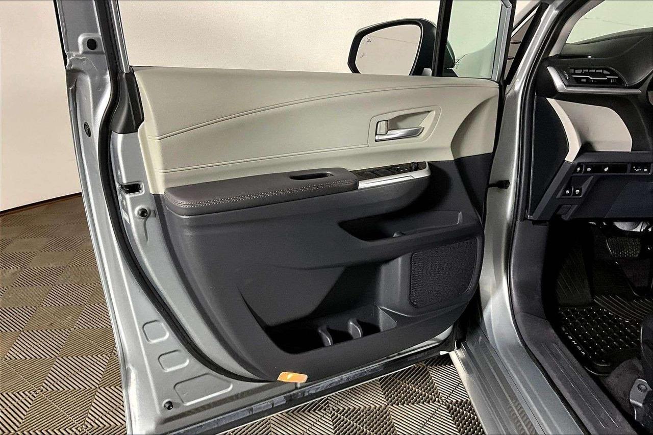 2024 Toyota Sienna XLE 8-Passenger FWD Photo