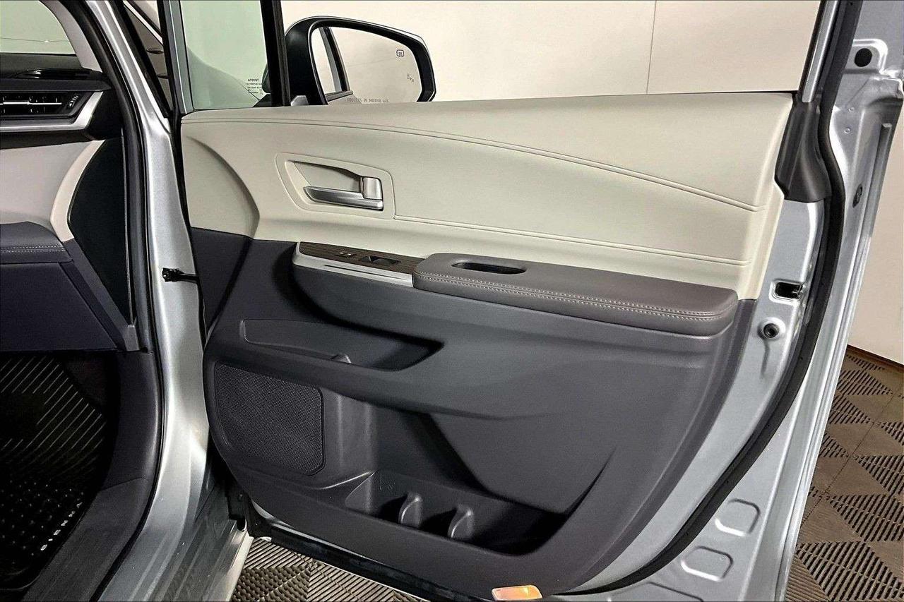 2024 Toyota Sienna XLE 8-Passenger FWD Photo