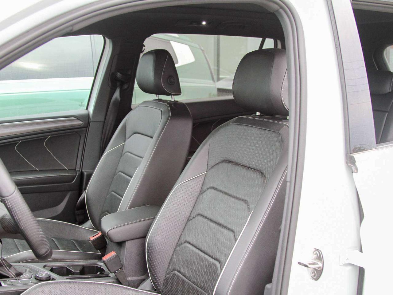 2024 Volkswagen Tiguan Highline R-Line 2.0T 8sp at w/Tip 4M Photo