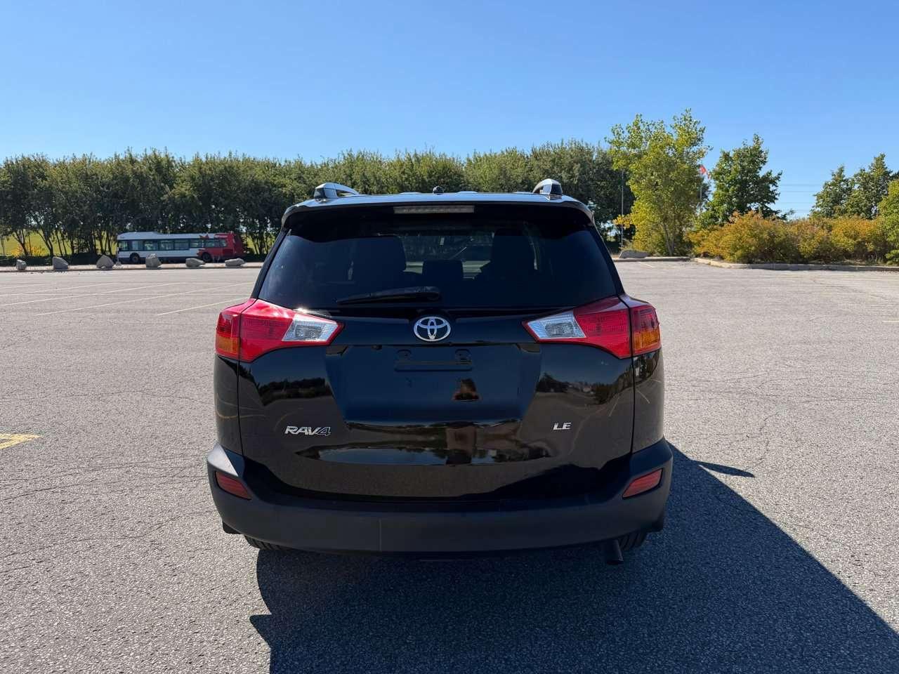2014 Toyota RAV4 LE Photo
