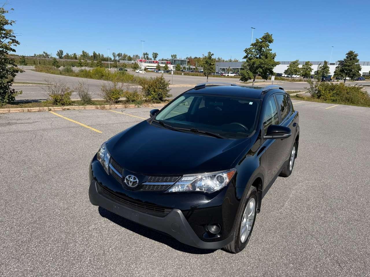2014 Toyota RAV4 LE Photo0