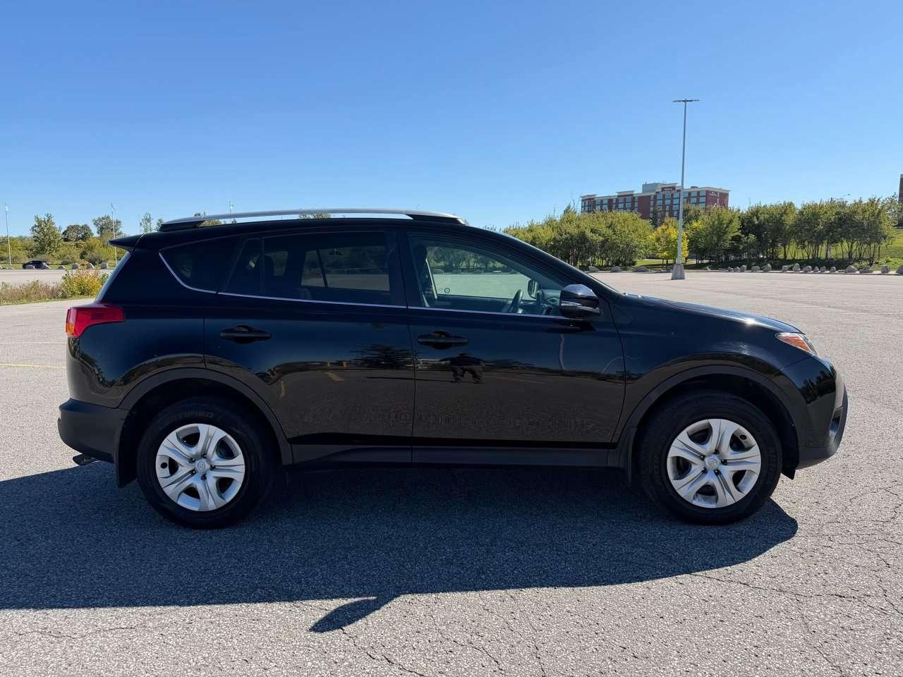 2014 Toyota RAV4 LE Photo