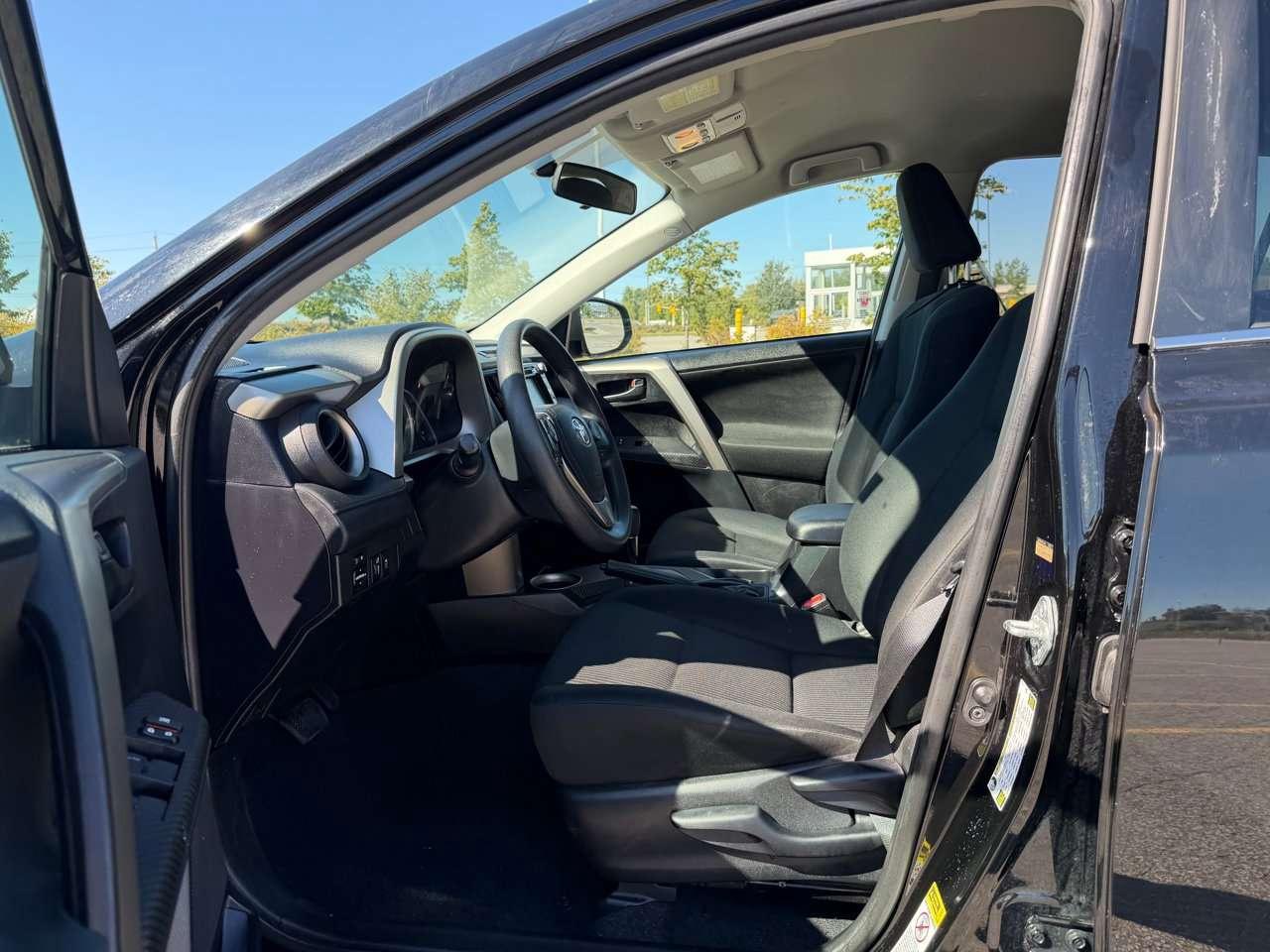 2014 Toyota RAV4 LE Photo