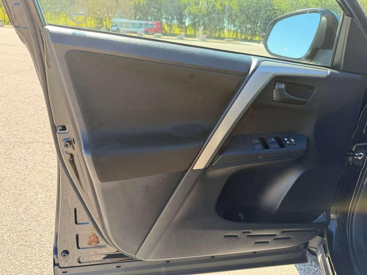 2014 Toyota RAV4 LE Photo