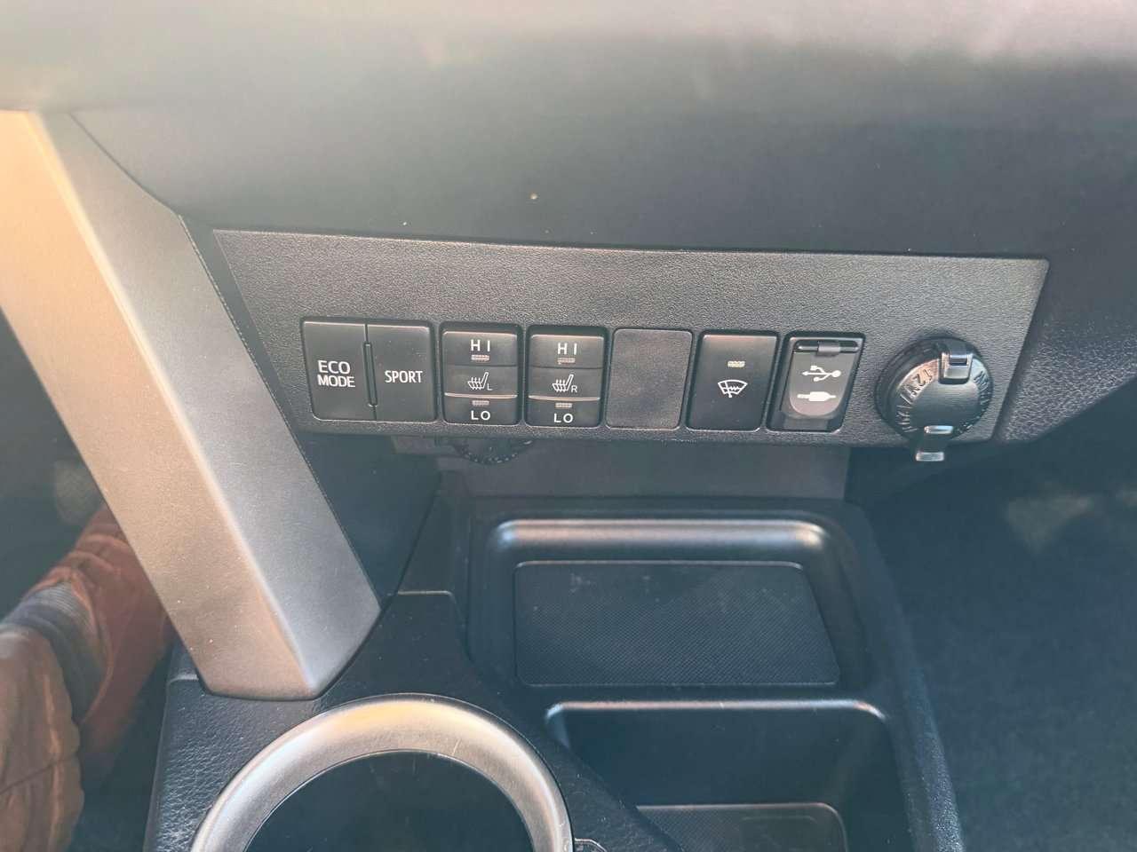2014 Toyota RAV4 LE Photo