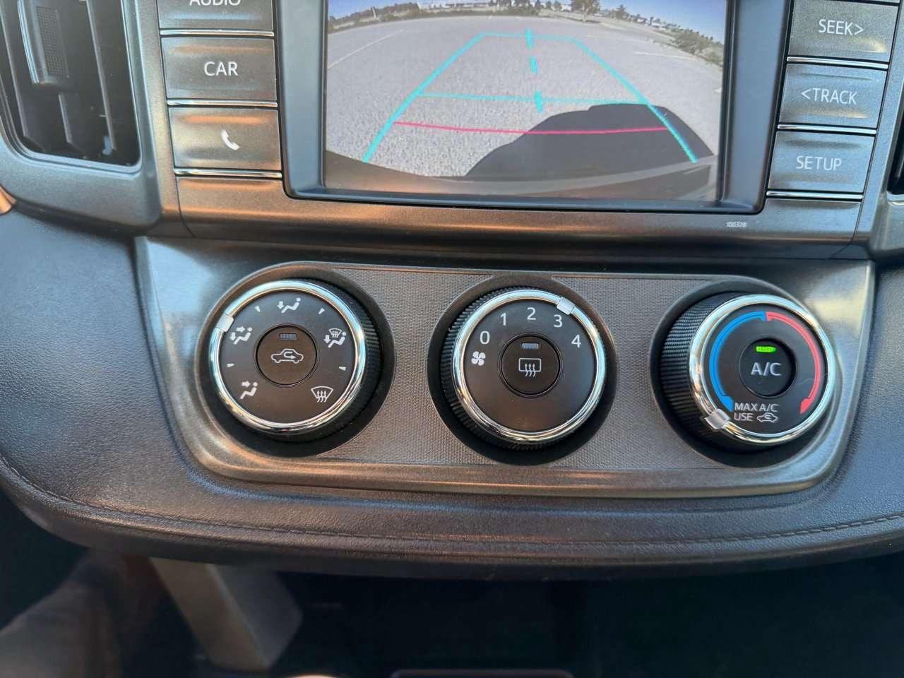 2014 Toyota RAV4 LE Photo