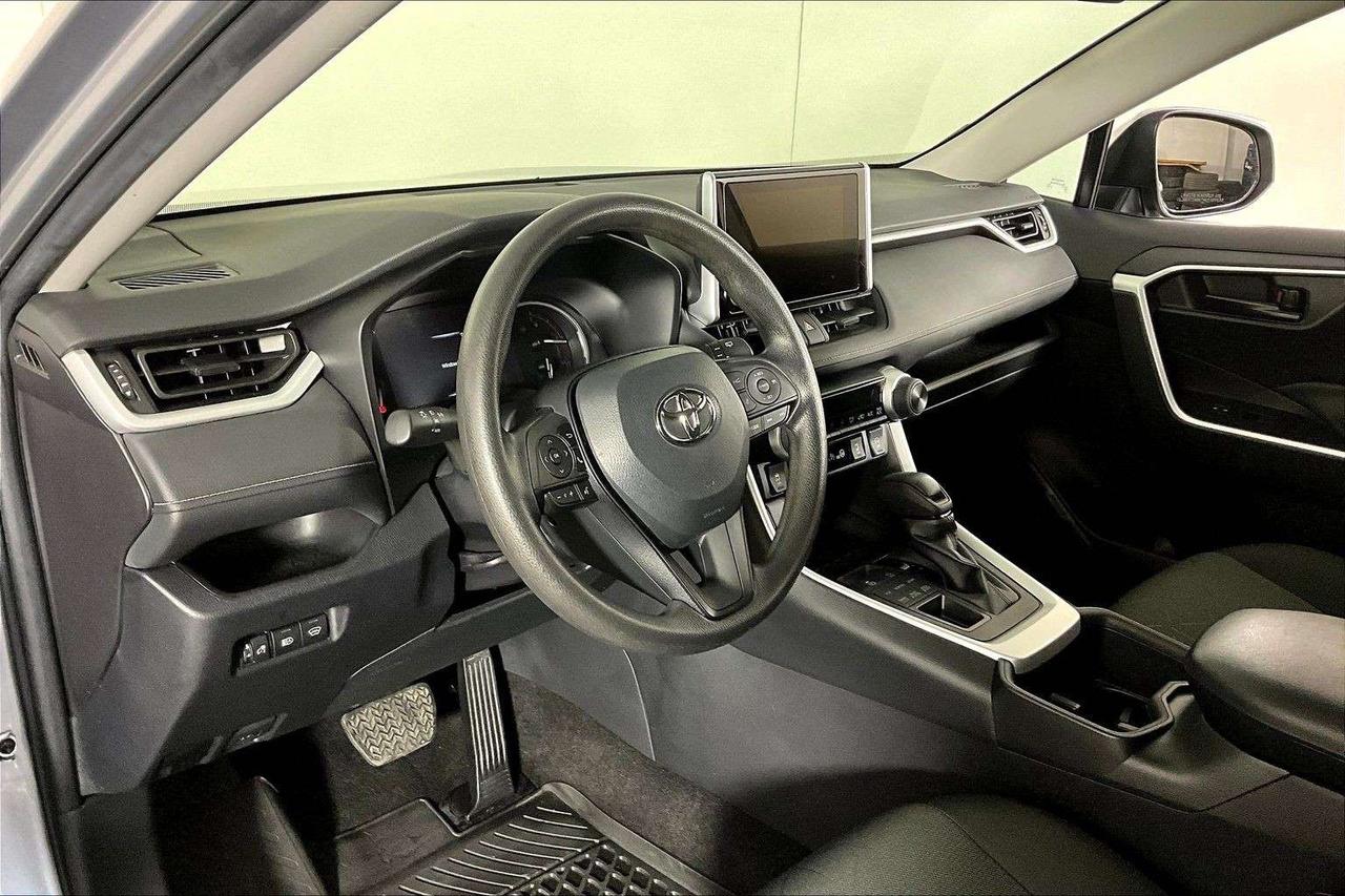 2023 Toyota RAV4 LE AWD Photo