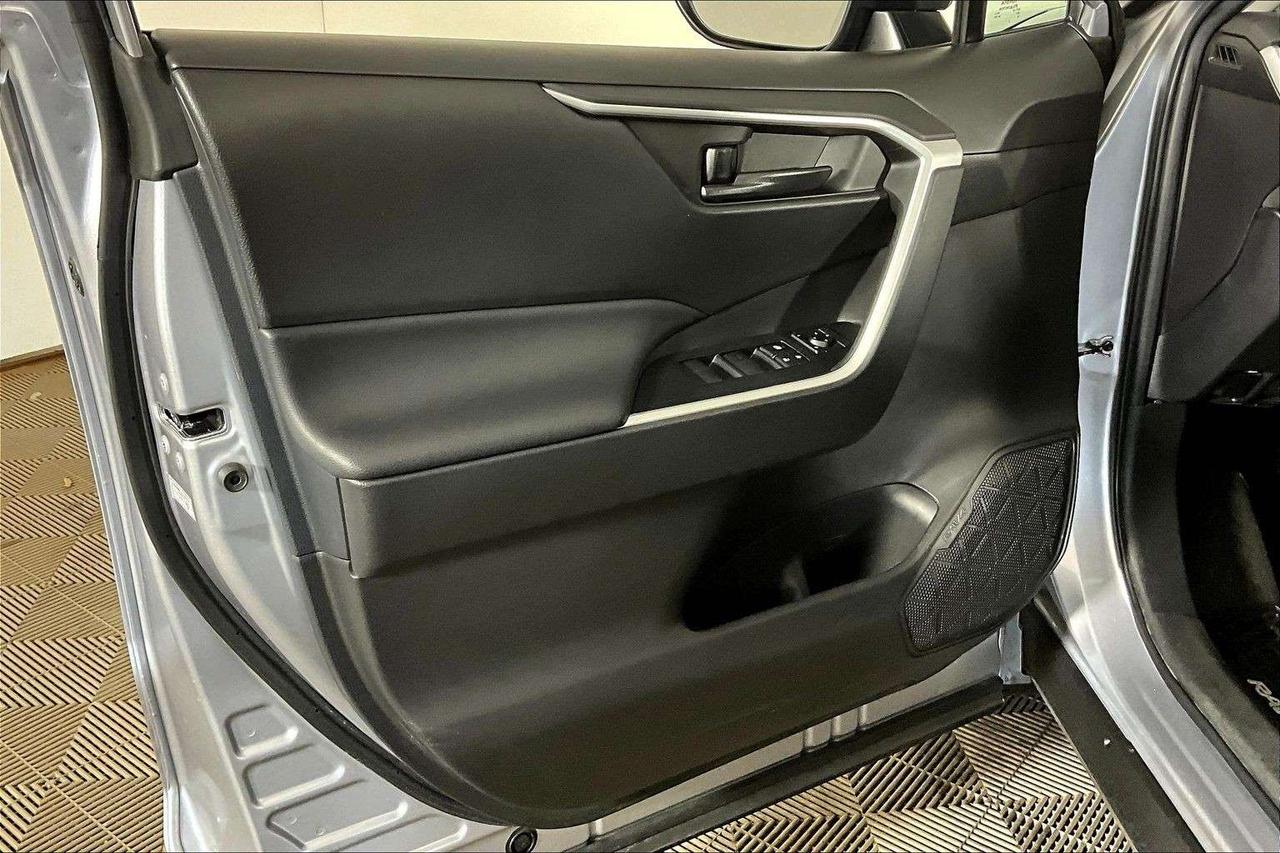 2023 Toyota RAV4 LE AWD Photo