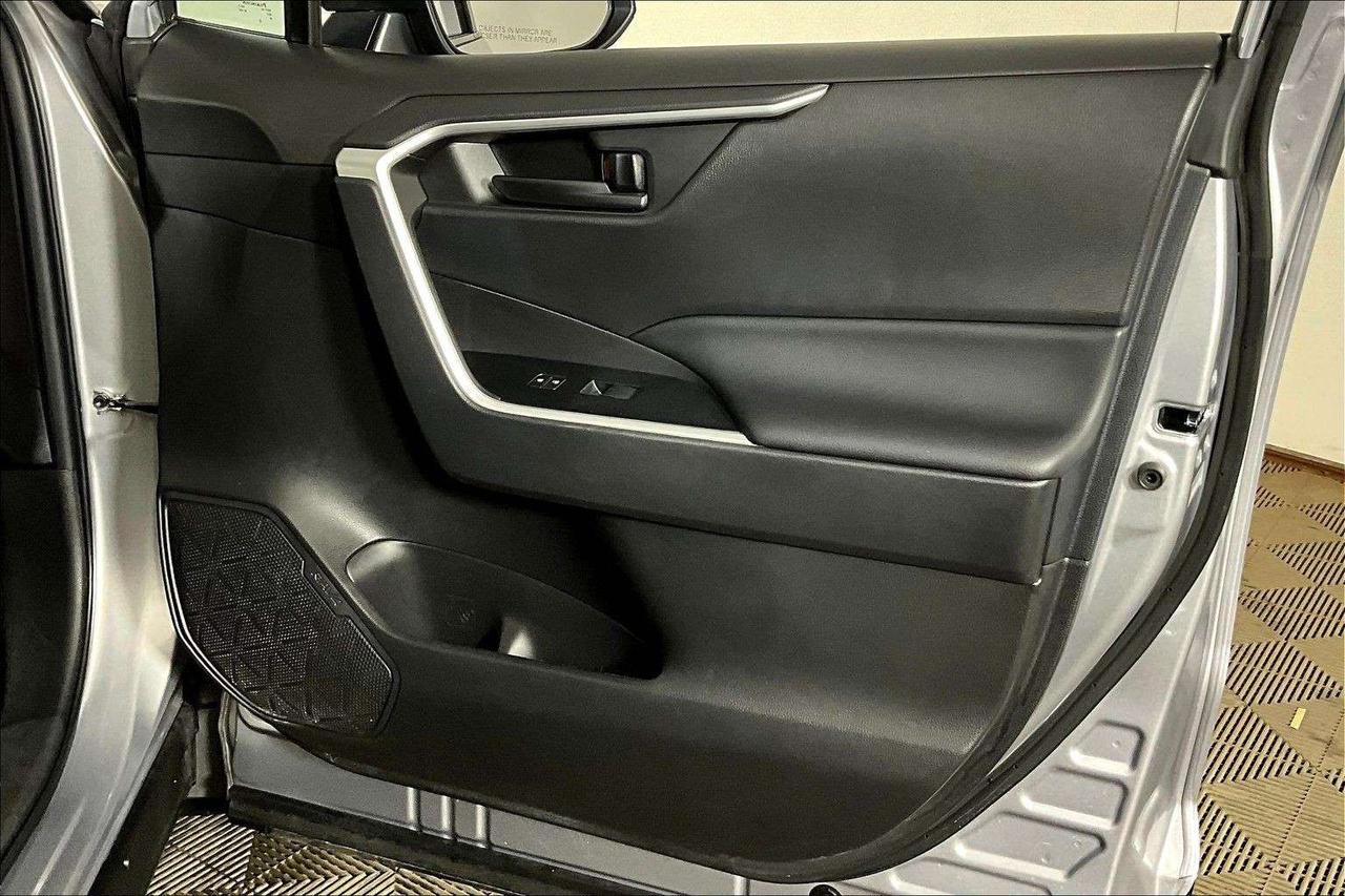 2023 Toyota RAV4 LE AWD Photo