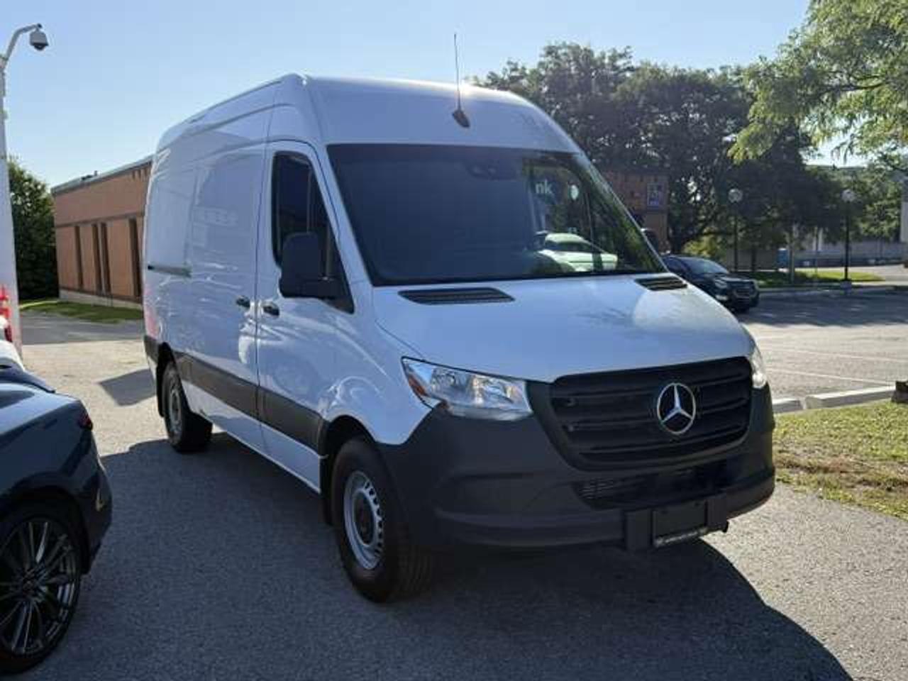 2022 Mercedes-Benz Sprinter V6 2500 144 WB Only 39,819km CleanCarfax Certified Photo5
