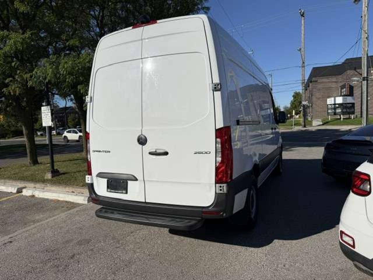 2022 Mercedes-Benz Sprinter V6 2500 144 WB Only 39,819km CleanCarfax Certified Photo2