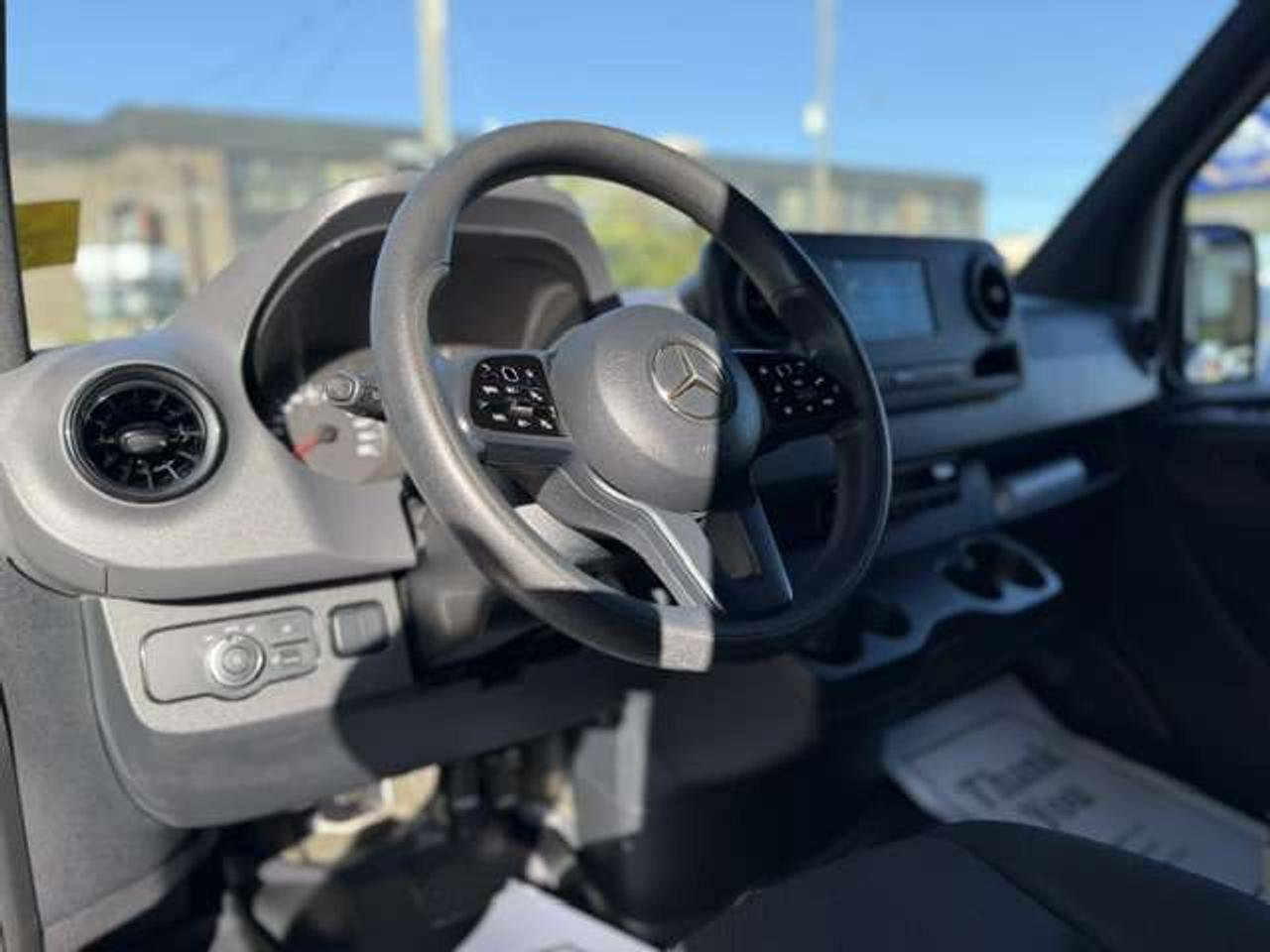 2022 Mercedes-Benz Sprinter V6 2500 144 WB Only 39,819km CleanCarfax Certified Photo