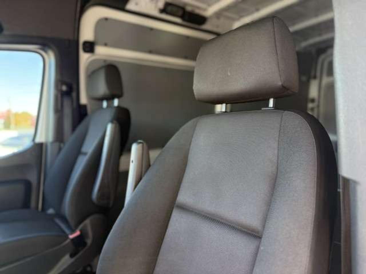 2022 Mercedes-Benz Sprinter V6 2500 144 WB Only 39,819km CleanCarfax Certified Photo