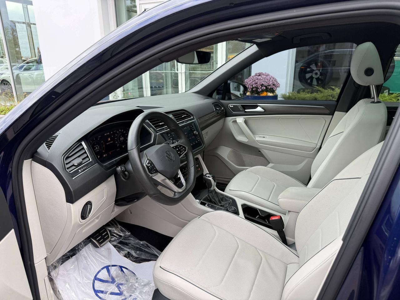 2022 Volkswagen Tiguan Highline R-line Photo