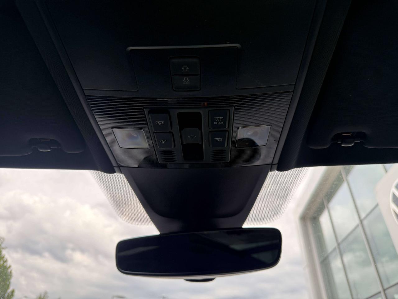 2022 Volkswagen Tiguan Highline R-line Photo