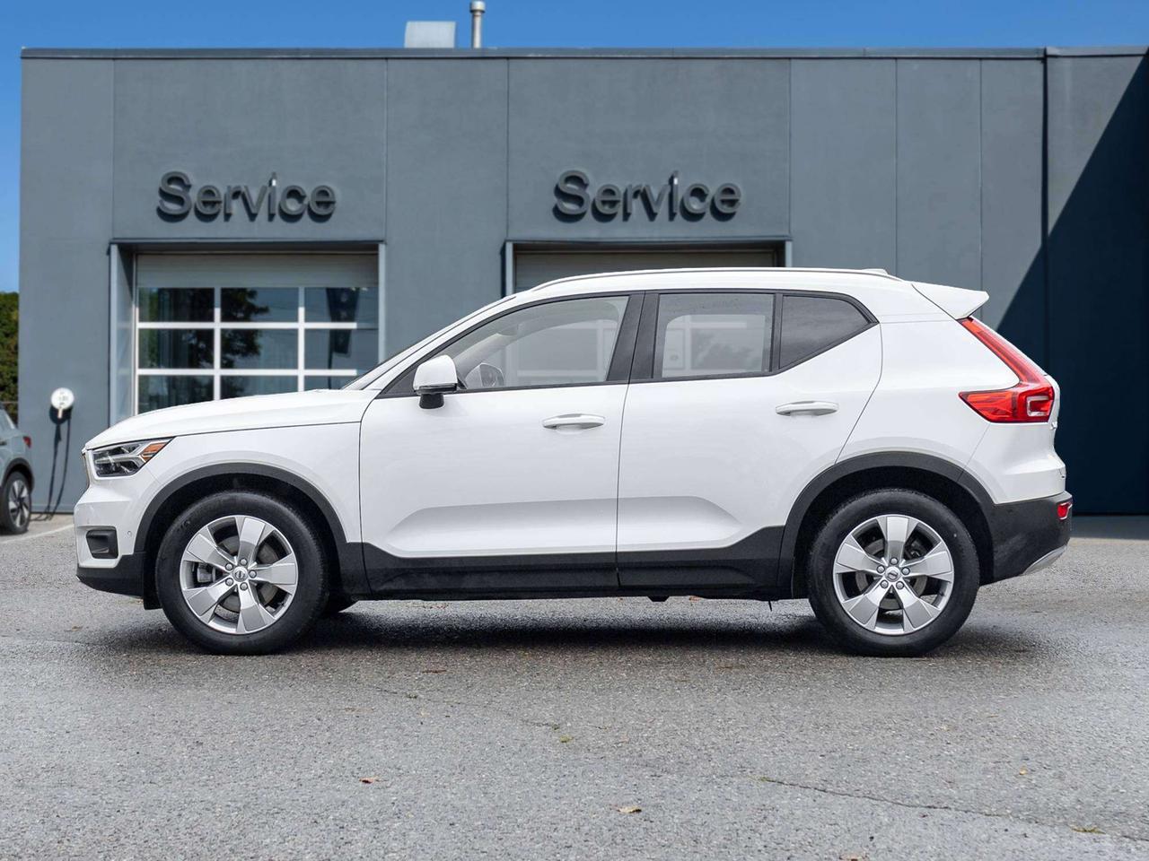 2019 Volvo XC40 Momentum PLUS^Trade In^Navi^Power Roof^One Owner Photo
