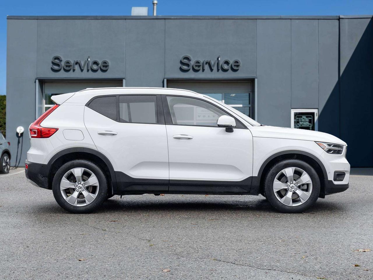 2019 Volvo XC40 Momentum PLUS^Trade In^Navi^Power Roof^One Owner Photo