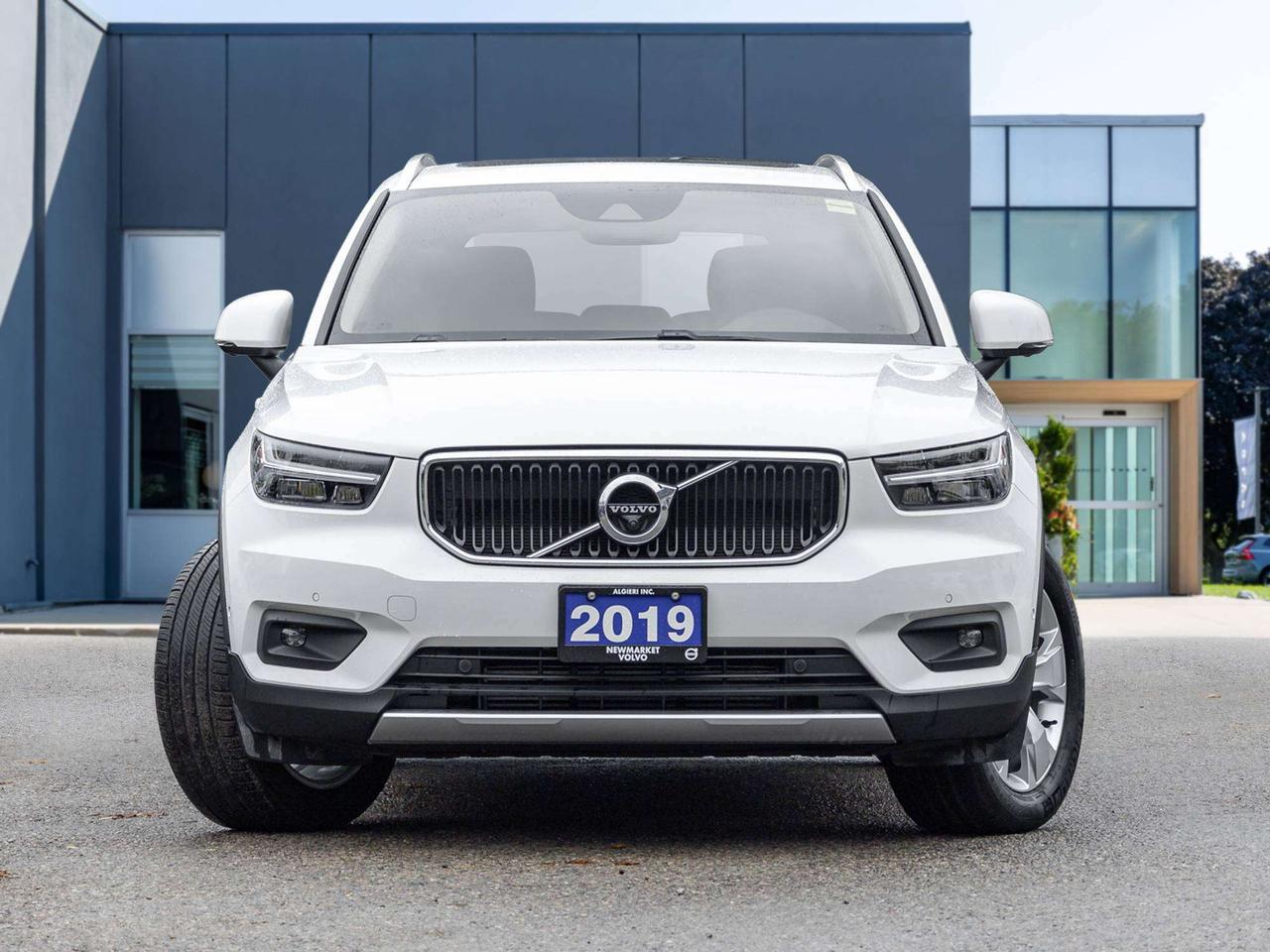 2019 Volvo XC40 Momentum PLUS^Trade In^Navi^Power Roof^One Owner Photo