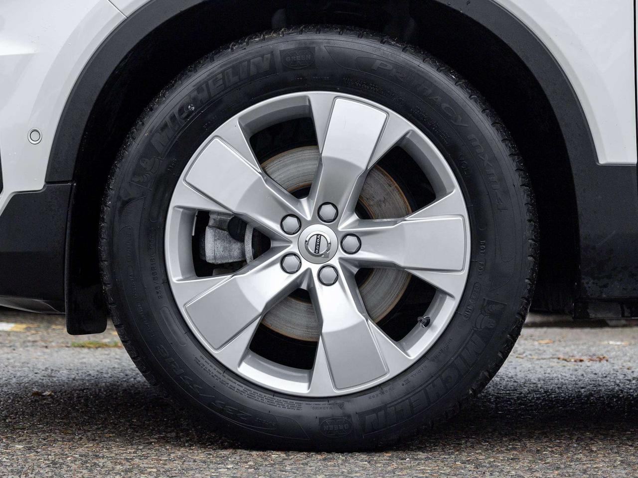 2019 Volvo XC40 Momentum PLUS^Trade In^Navi^Power Roof^One Owner Photo