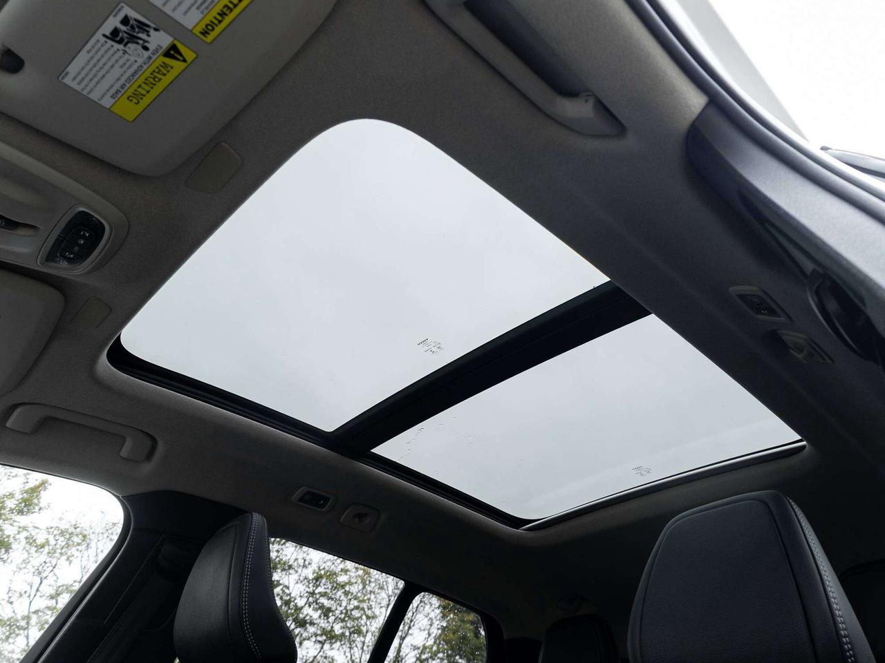 2019 Volvo XC40 Momentum PLUS^Trade In^Navi^Power Roof^One Owner Photo