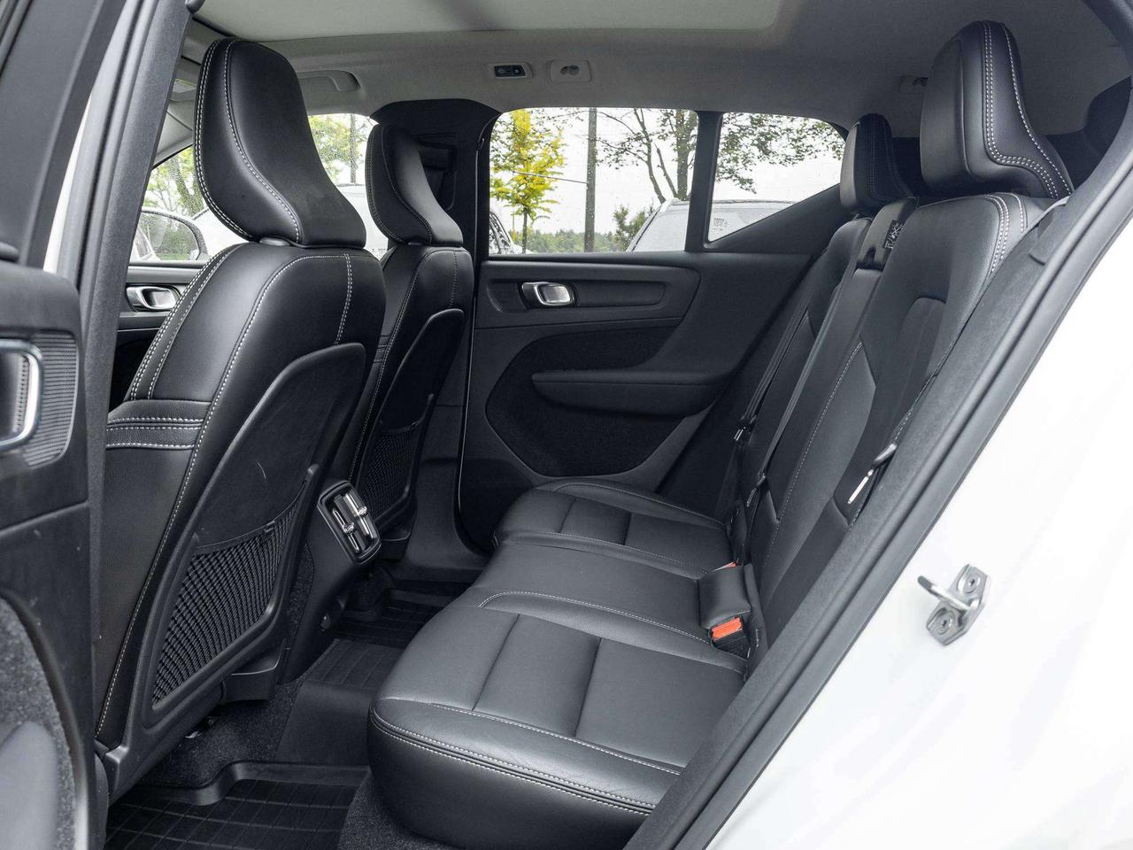 2019 Volvo XC40 Momentum PLUS^Trade In^Navi^Power Roof^One Owner Photo