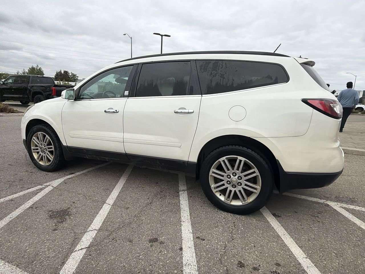 2015 Chevrolet Traverse AWD 1LT HEATED SEATS   BLUETOOTH CONNECTION   STEERING PHONE COMMANDS   CLOTH Photo
